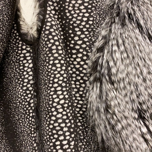 Faux Fur Guess Vest - Picture 3 of 4